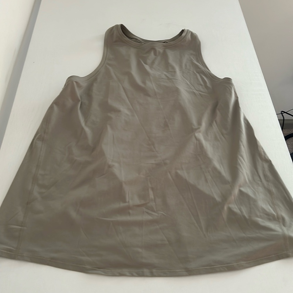 Lululemon tank